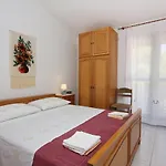 With Parking Space Supetar, Brac - 5653 Apartman Supetar
